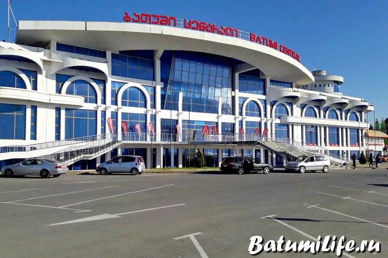 Железнодорожный вокзал поти. Старый батумский вокзал. Жд станция батуми. Батуми старый железнодорожный вокзал. Жд батуми.