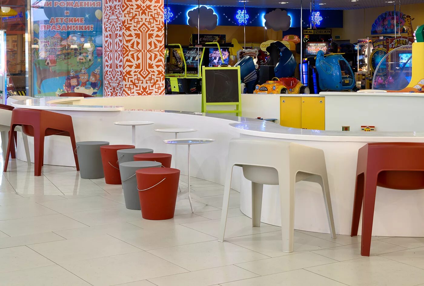 Галактика фудкорты. Фудкорт гагаринский. трц гагаринский фудкорт. тц гагаринский ресторанный дворик. тц гагаринский фудкорты.