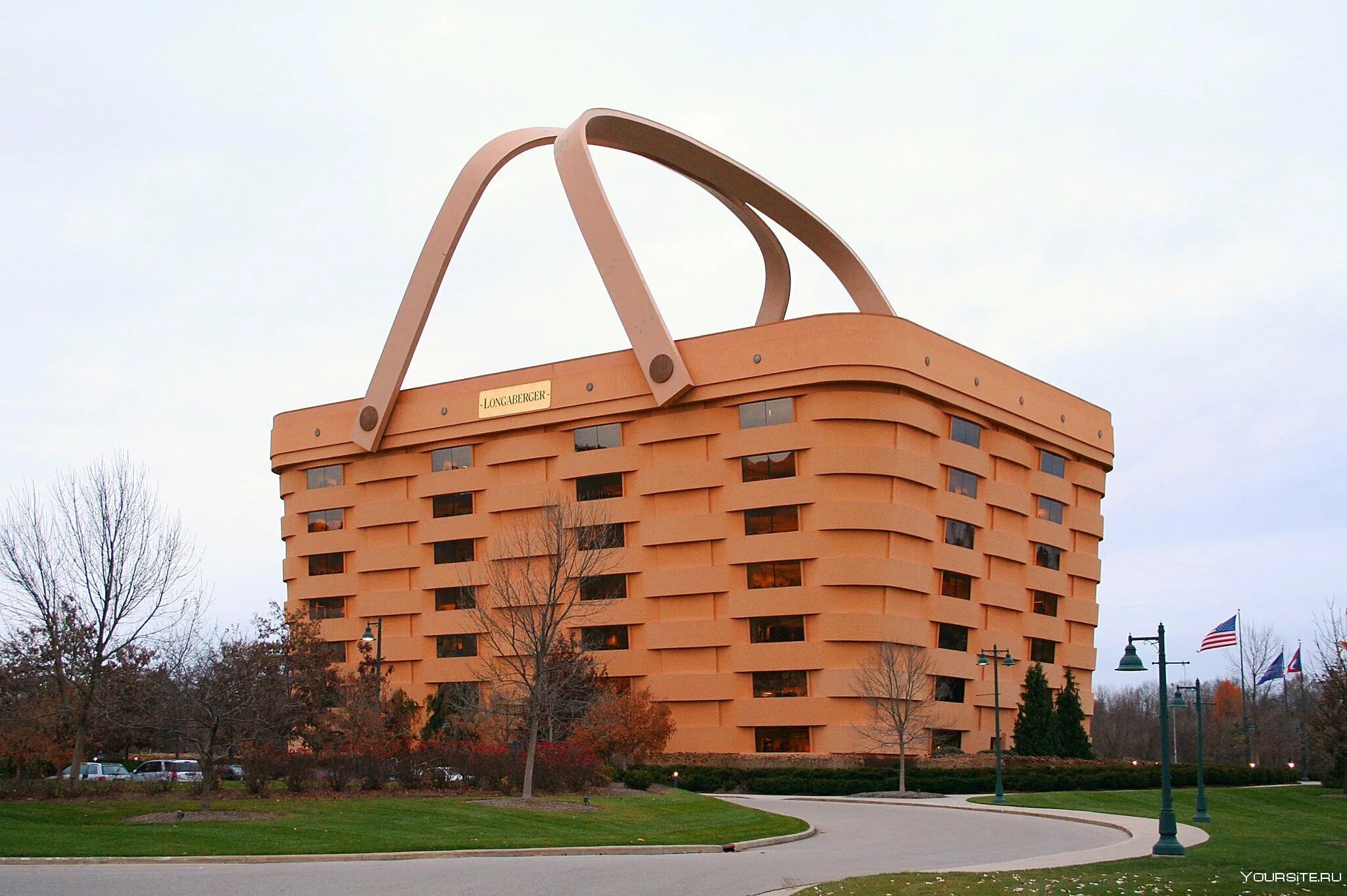 Здание-корзина (the Basket building), Огайо, США. Дом-корзина (Ньюарк, штат Огайо, США). The Basket building Огайо США. Здание корзина штат Огайо США.