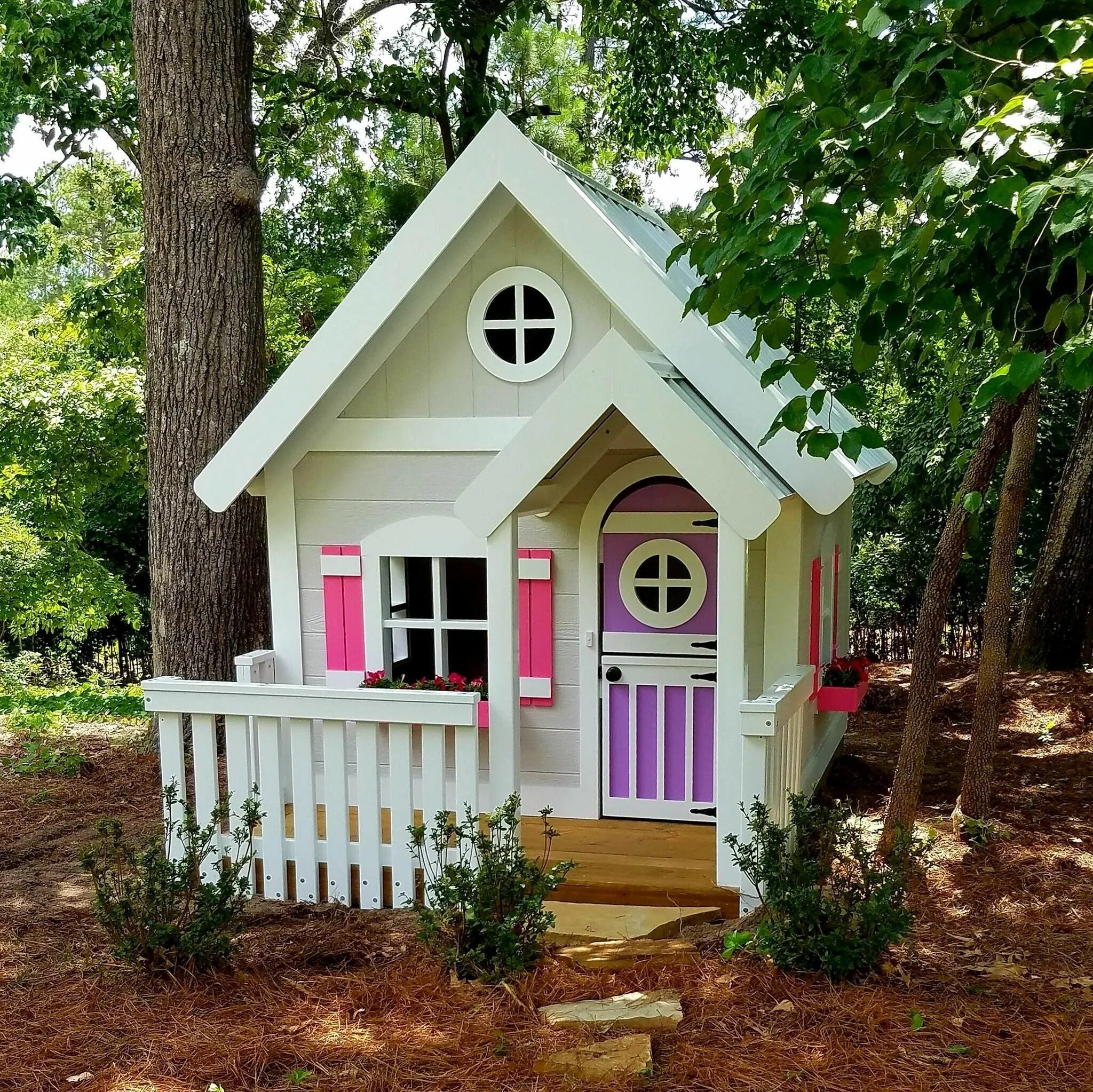 Детский домик из дерева. Домик для детей. Красивые детские домики. Домик для девочки на даче. Красивые детские домики из дерева.