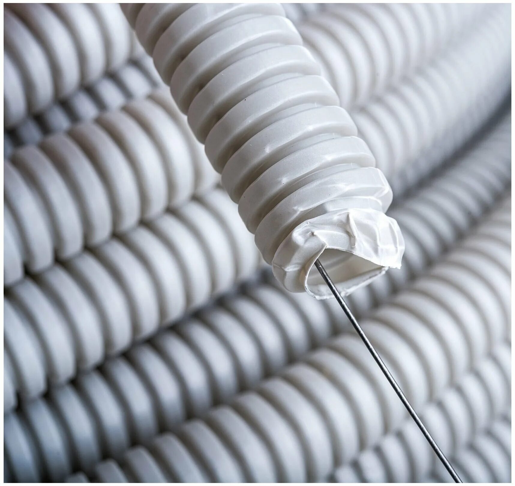 гофротруба пвх 16 с зондом (100м) легкая tdm. труба гофр. труба гофрированная пвх 16мм с зондом (100м) iek (ctg20-16-k41-100i). труба пвх d20 жест. труба гофрированная пвх 16 мм dkc (91916) с зондом.