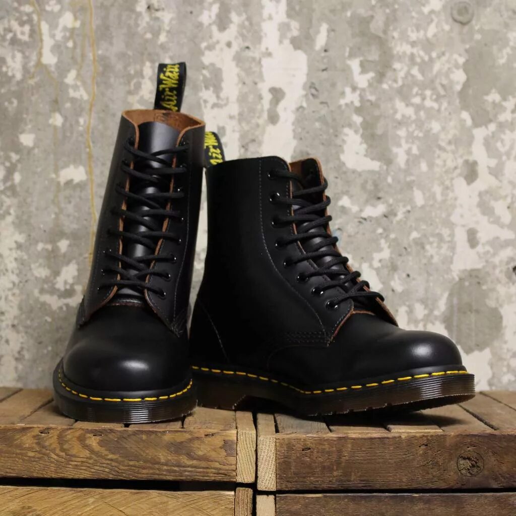 Мартинсы 1460. Dr Martens 1460 Vintage Black. Dr Martens 1460 подошва. Dr Martens 1460 made in England.