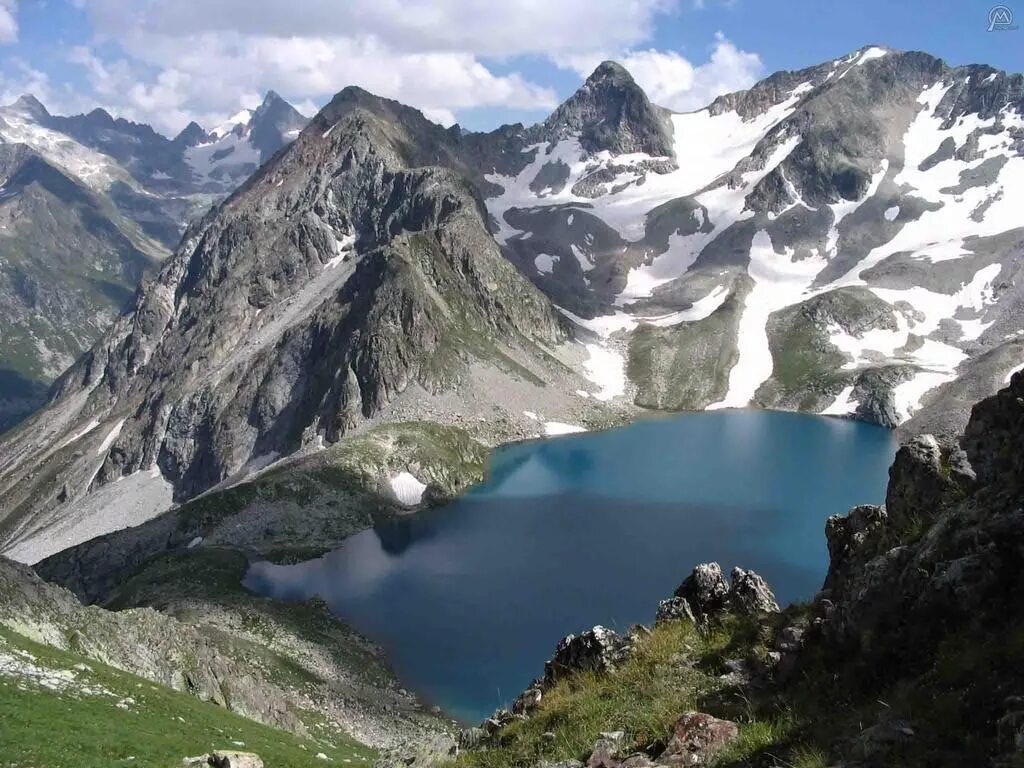 Северный кавказ. Северо кавказский горы. Северо кавказский горы. Турье озеро домбай. Северо кавказский горы.