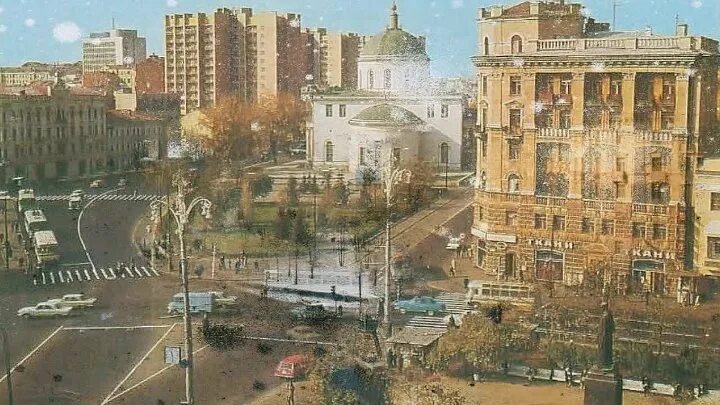 В семь часов у никитских ворот синяя. В семь часов у никитских ворот синяя