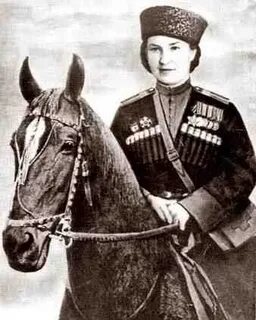 Женщина кавалерист