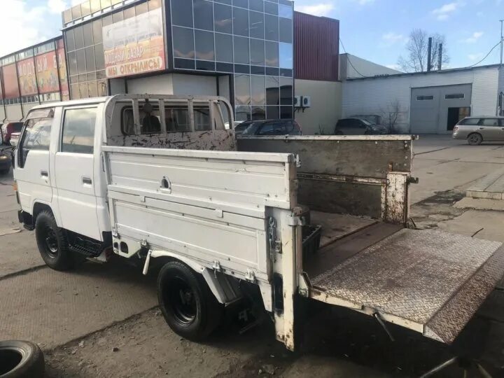 Toyota Dyna 1989. Тойота Дюна 1989 двухкабинник. Тойота Дюна двухкабинник. Грузовик Тойота Дюна Хабаровский край.