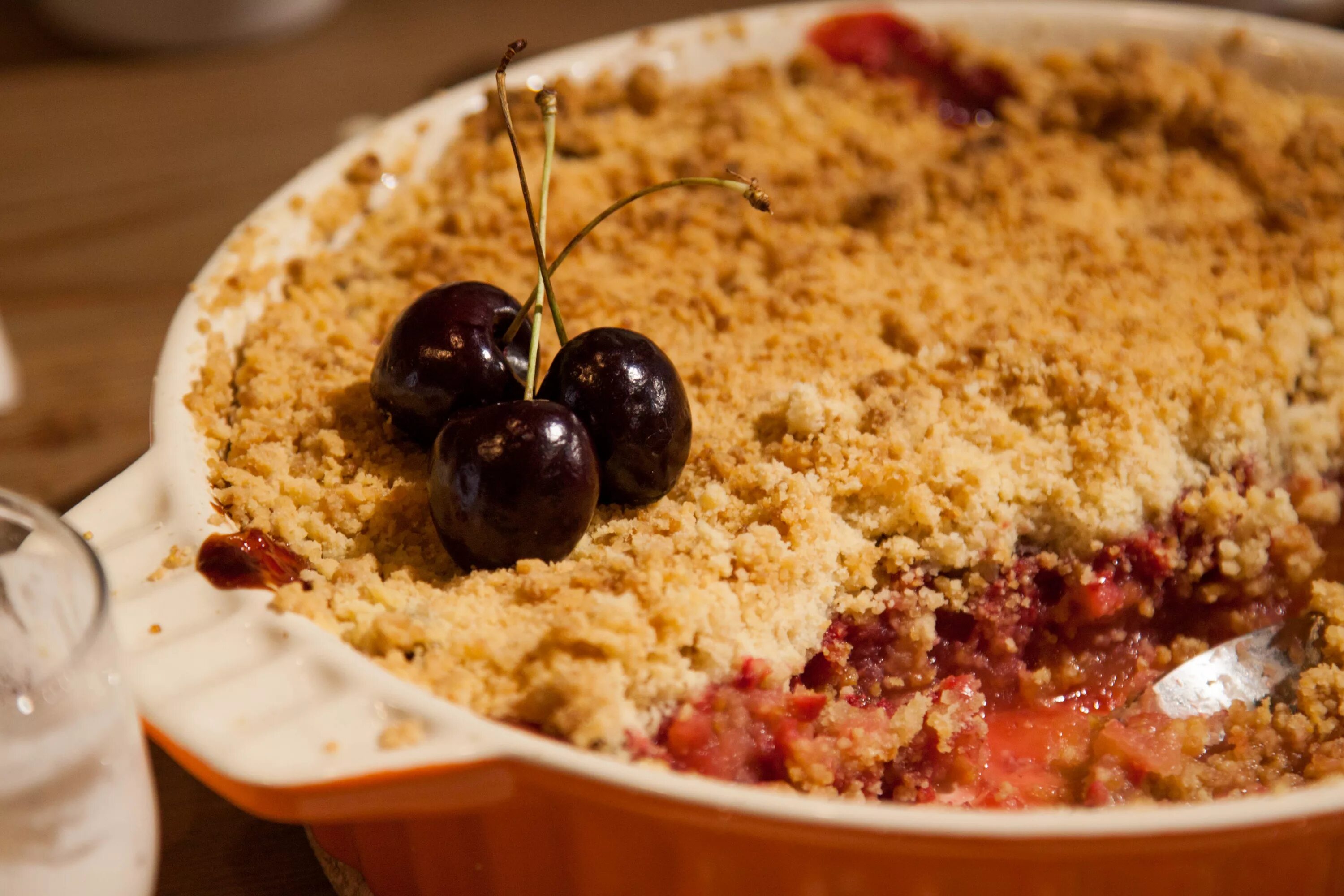 Ягодный крамбл. Crumble/крамбл. Вишневый крамбл. Английский крамбл. Крамбла.