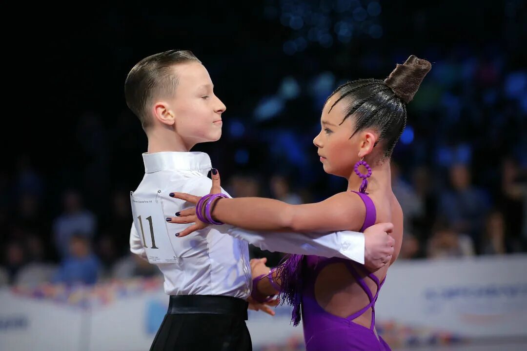 прически бальные танцы юниоры. причёски для бальных танцев для девочек юниоры. прически для спортивно бальных танцев. бальные прически для девочек. бальные прически для девочек.