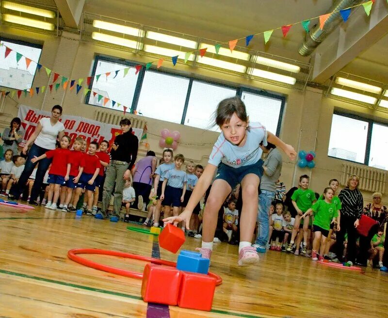 спортивные эстафеты для детей. спортивные конкурсы. праздник для папы в спортивном зале. спортивный праздник. спортивный праздник в зале.