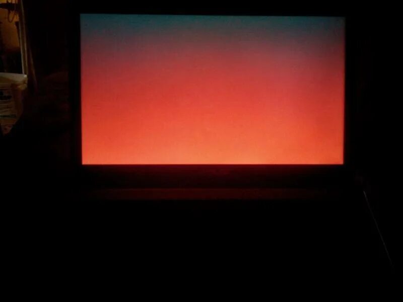 Монитор красный цвет. Красный экран. Телевизор с красным экраном. Красный экран при старте ноутбука. Покраснение экрана.