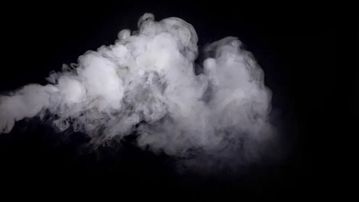 Плотный дым. Серый дым. Малиновый дым на черном. Облако дыма. Серый фон с дымом.