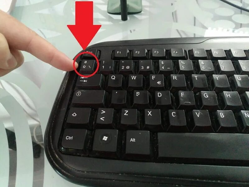 Как нажать е. Slash клавиша. Клавиша слэш на клавиатуре на ноутбуке. Клавиша Backslash. Кнопка слэш на клаве.