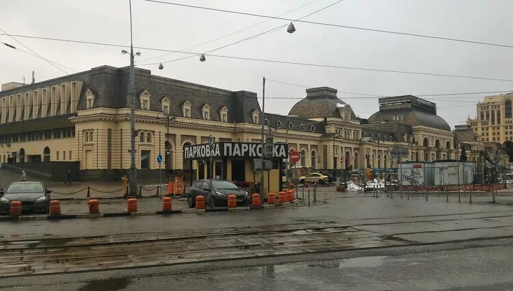 Парковка, москва, павелецкая площадь, 1а. Павелецкий вокзал стоянка такси. Парковки у павелецкого вокзала схема 2022. Павелецкий вокзал стоянка для машин. Павелецкая площадь парковка.