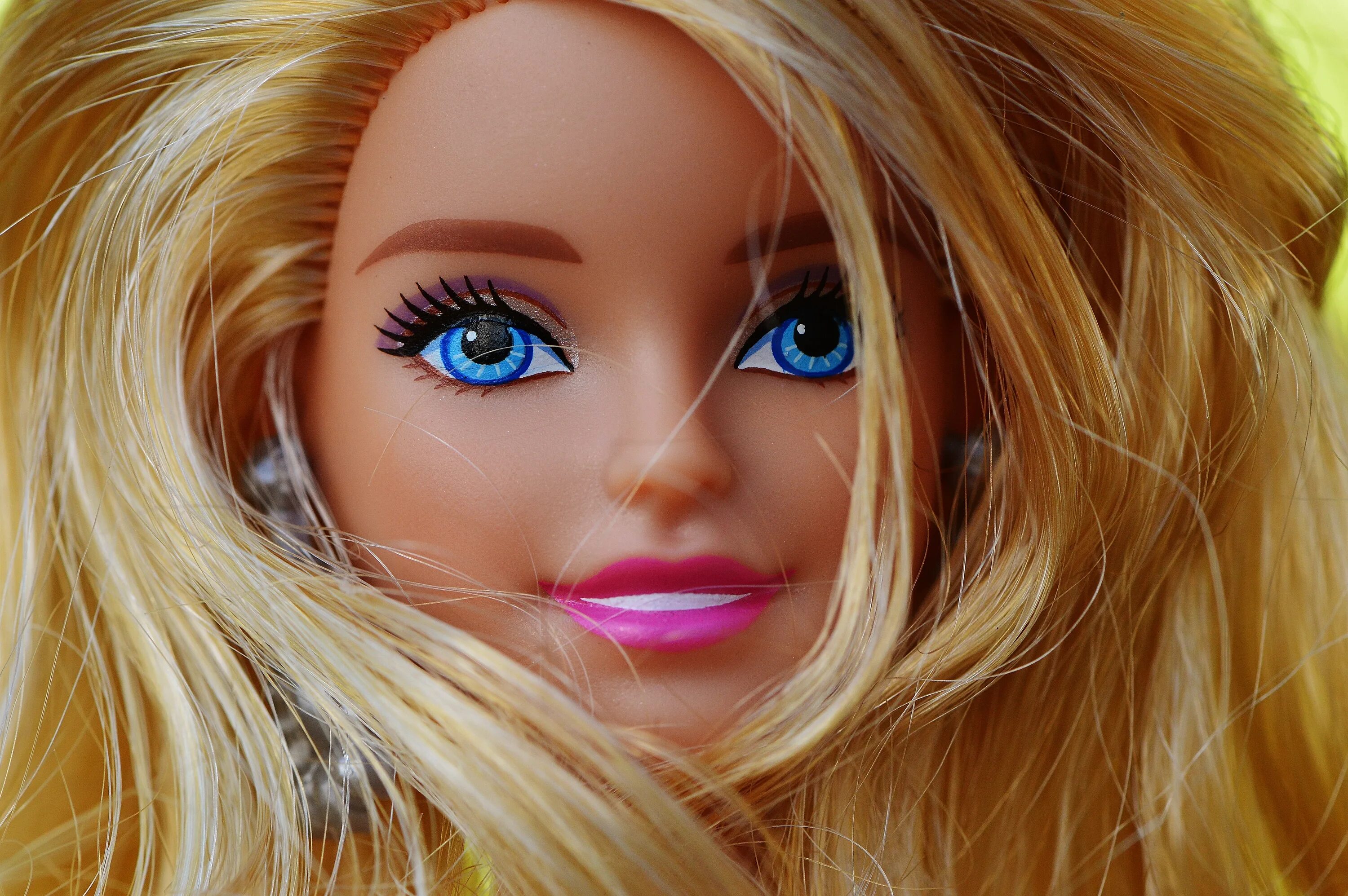 Blonde toy. Красивые куклы Барби. Самые красивые куклы Барби. Кукла с красивыми глазами. Глаза куклы Барби.