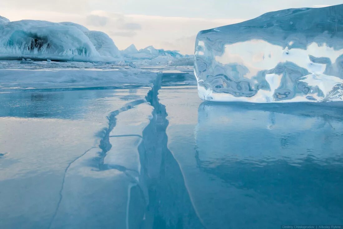 Включи где лед. Озеро Восток в Антарктиде. Подледное озеро в Антарктиде. Ледяные сопки Байкала. Озеро Восток озёра Антарктиды.