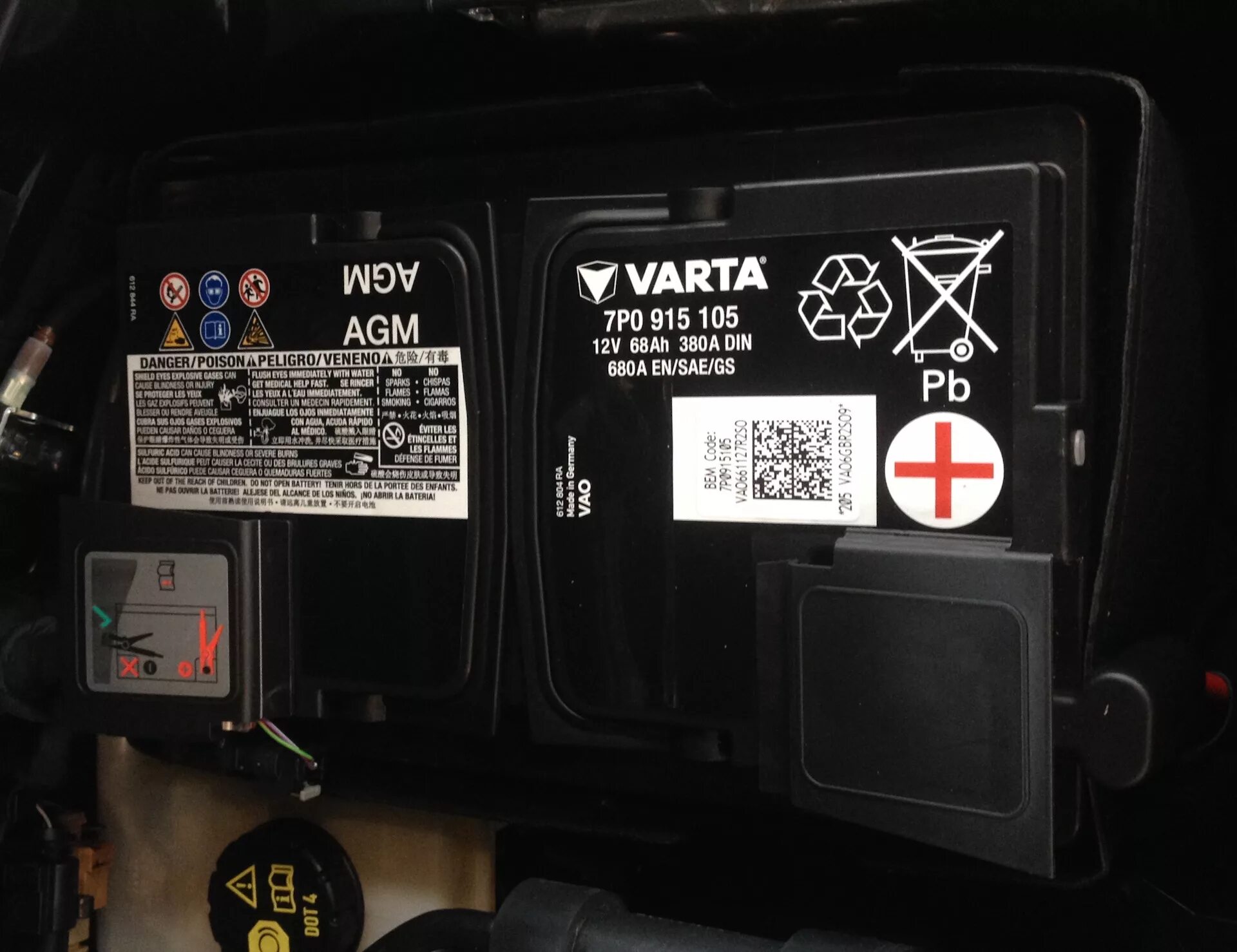 Акб vw tiguan 2. Аккумулятор для фольксваген тигуан. Аккумулятор для фольксваген тигуан. Vw tiguan 2012 акб. Фольксваген тигуан аккумулятор.