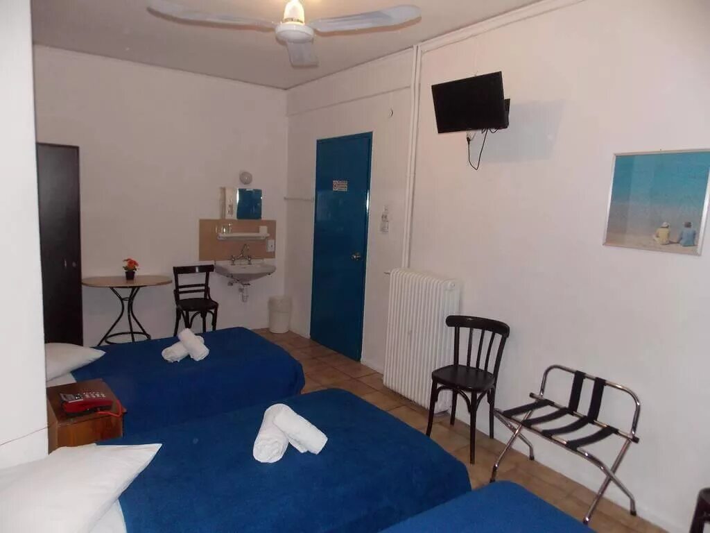 Hotel team. Гостиница спарта павлово. Chic отель афины. Спартанская комната. Team hotel.