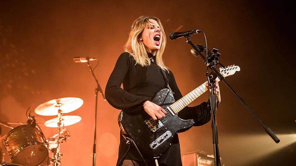 Элис исполнитель. Элис исполнитель. Wolf alice "my love is cool". Wolf alice silk. Wolf rahm группа.