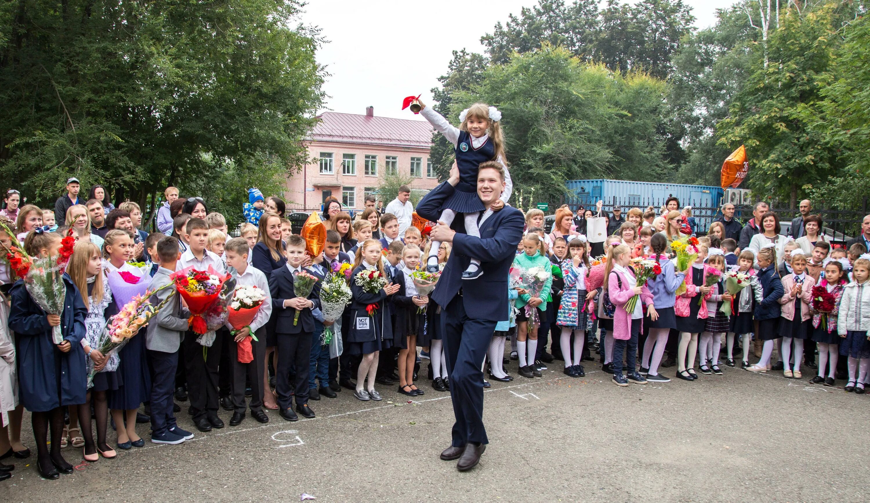 1 сентября. с первым сегодня в школу. открытка "с днем знаний". открытки с днём знаний 1 сентября. 1 сентября день знаний.
