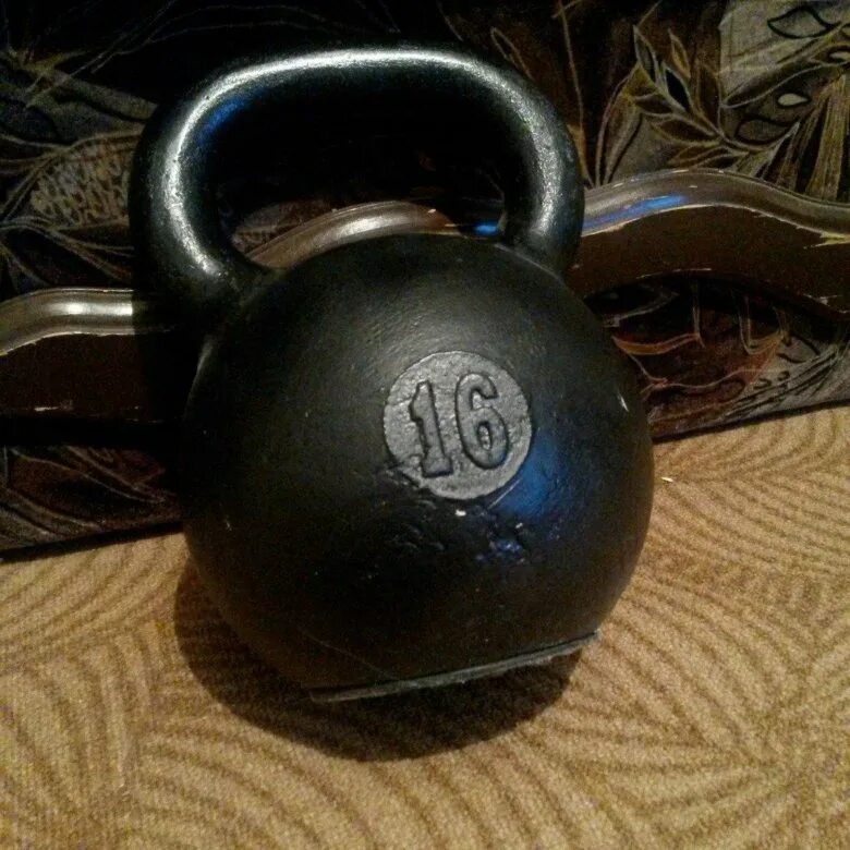 Гиря Kettlebell 16 кг. Гиря 16 кг чугунная СССР. Гиря 16кг серп и молот. Гиря 16 кг красная. Гиря бу купить на авито