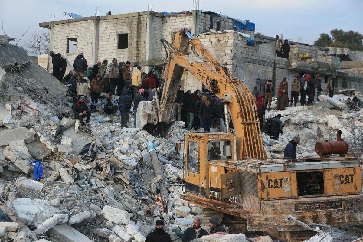 Турция землетрясение погибло. Землетрясение в Турции 2023. Разрушения зданий в Турции. Землетрясения.
