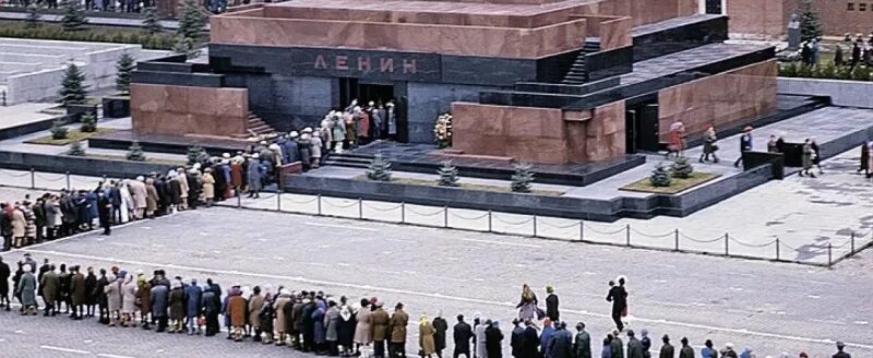 Почему ленин похоронен в мавзолее. Мавзолей зиккурат. зиккурат ленина. мавзолей ленина траурный зал. теракт в мавзолее ленина 1973.