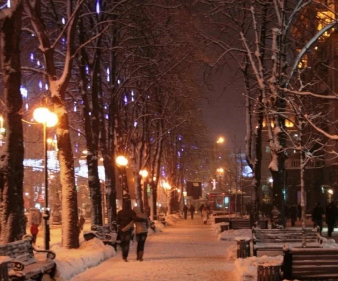 Зимой в городе было 36. Город зимой. Зимний вечер в городе. Зима улица вечер. Улица зимой вечером.