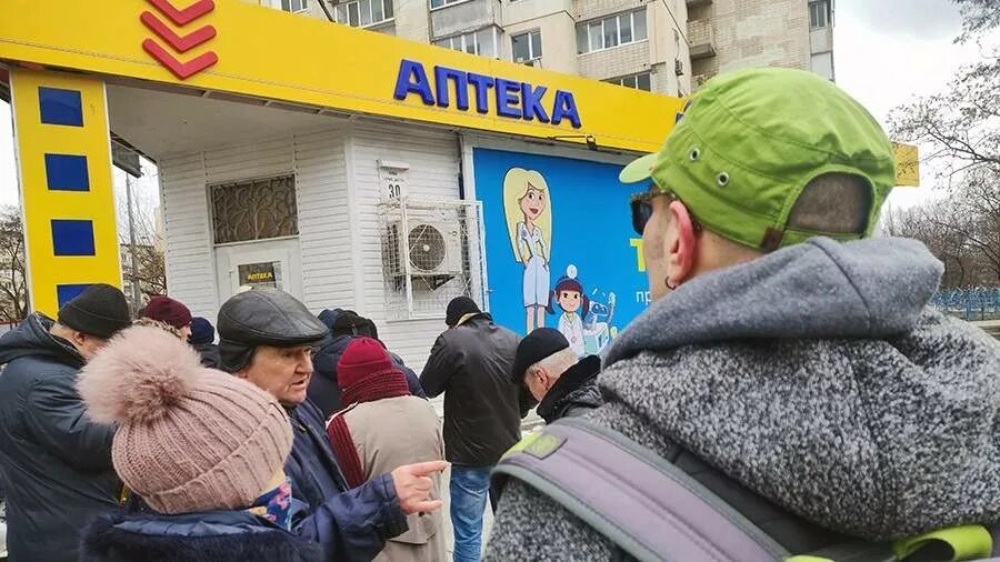 Сообщить очередь. Очередь в офис. Большая очередь. Сообщить очередь. Сообщить очередь.