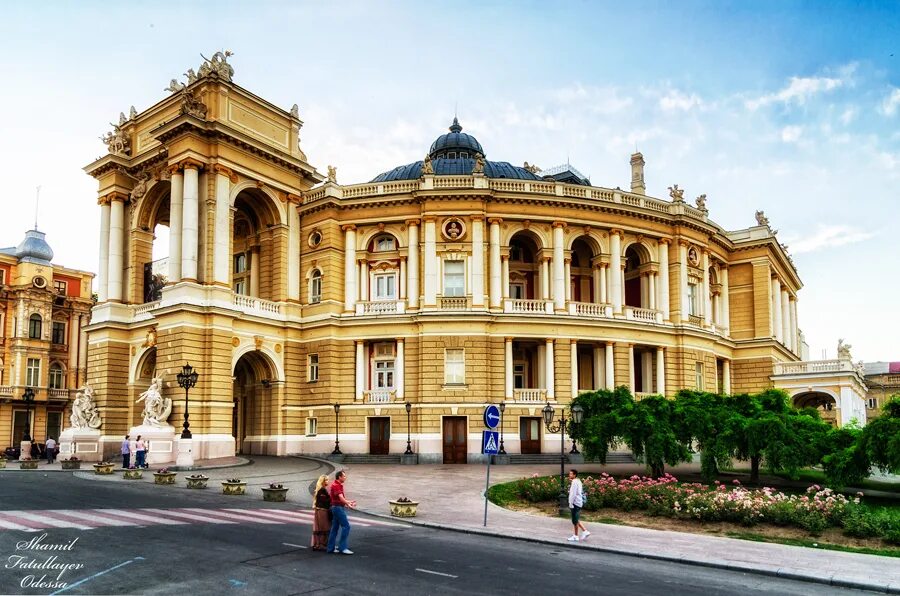 Одесские они фото слово итальянского происхождения. Одесса театр оперы и балета. . Одесский национальный Академический театр оперы. Одесса Академический театр. Театр оперы и балета в Одессе Архитектор.