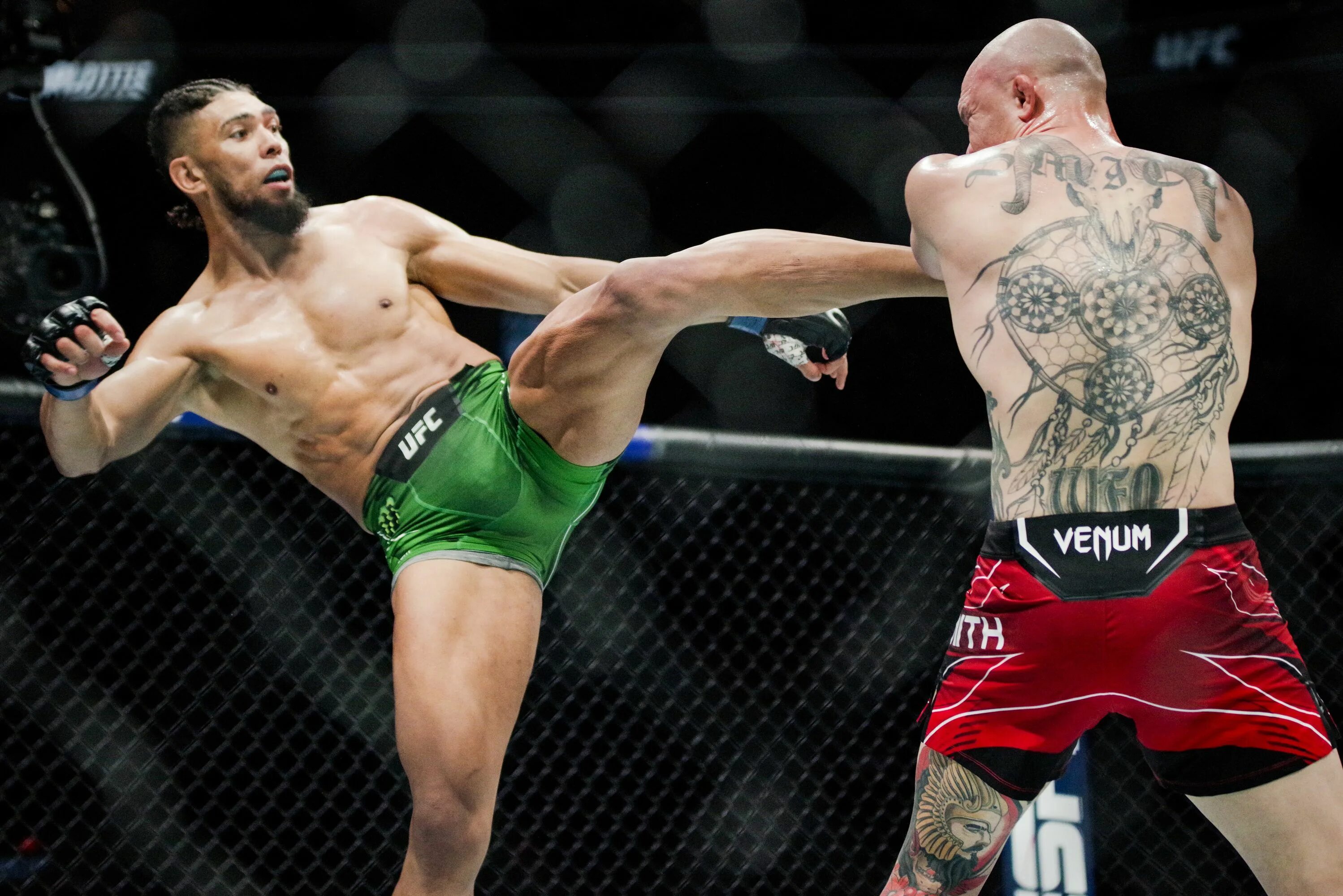 Бойцы ufc. Уокер юфс. Вице президент мма руслан титов. Джереми смит боец. Юфс джонни уокер анкалаев.