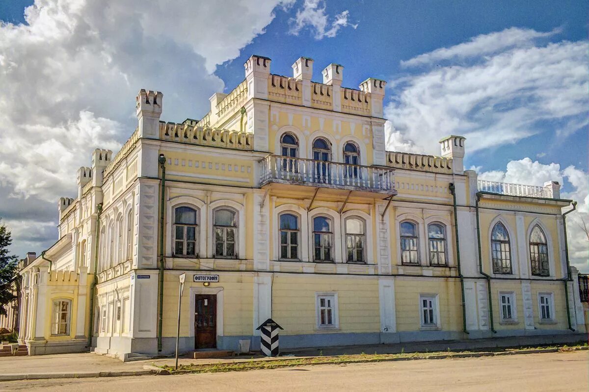 Нерчинск дворец. Город Нерчинск ,Бунинский дворец. Бутинский дворец Забайкальский край. Бутинский дворец в Нерчинске. Нерчинский краеведческий музей Бутинский дворец.