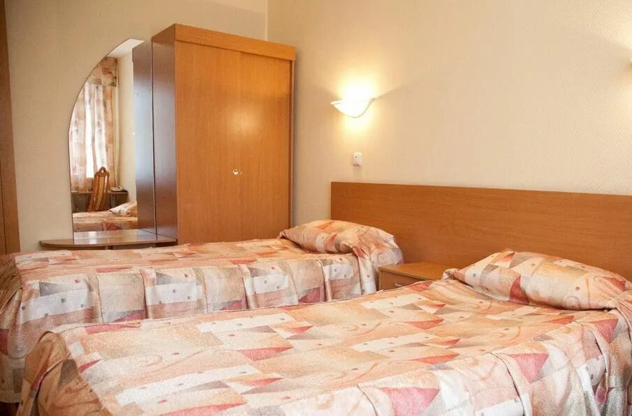 Гостиница омич 2. Амакс омск номер студио. Амакс омск номер студио. Cronwell ника центр омск. Гостиница россия омск номера.