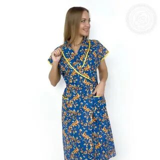 Носитель ватного халата в жару