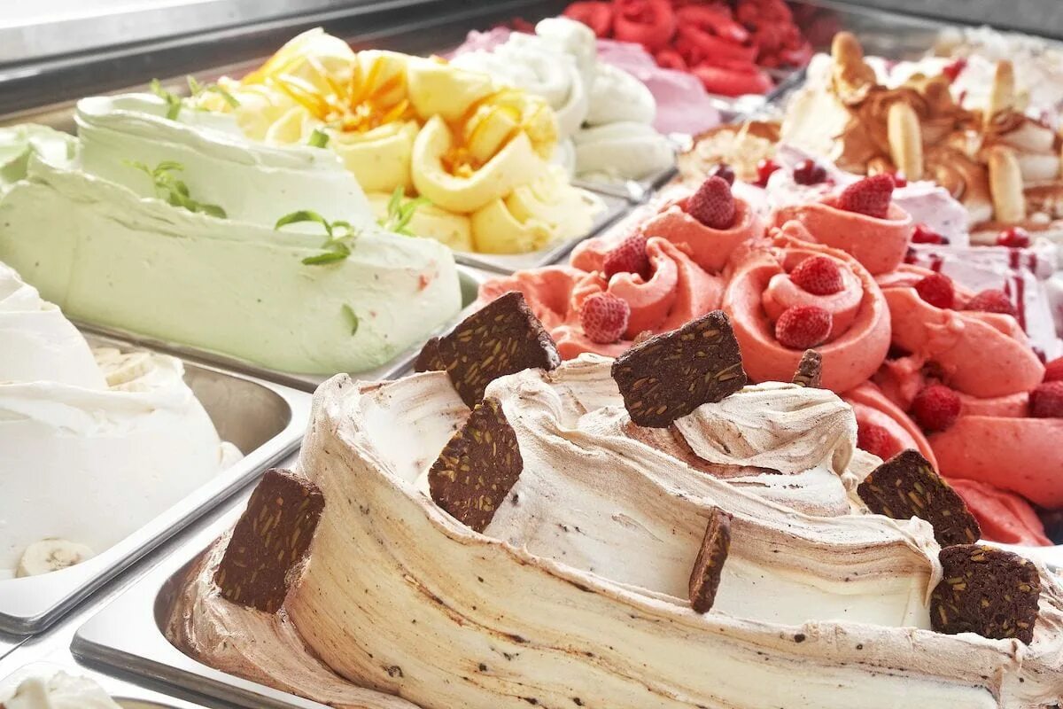 Gelato перевод. Джелато италия. джелато итальянские десерты. итальянское мороженое gelato. джелато мороженое.