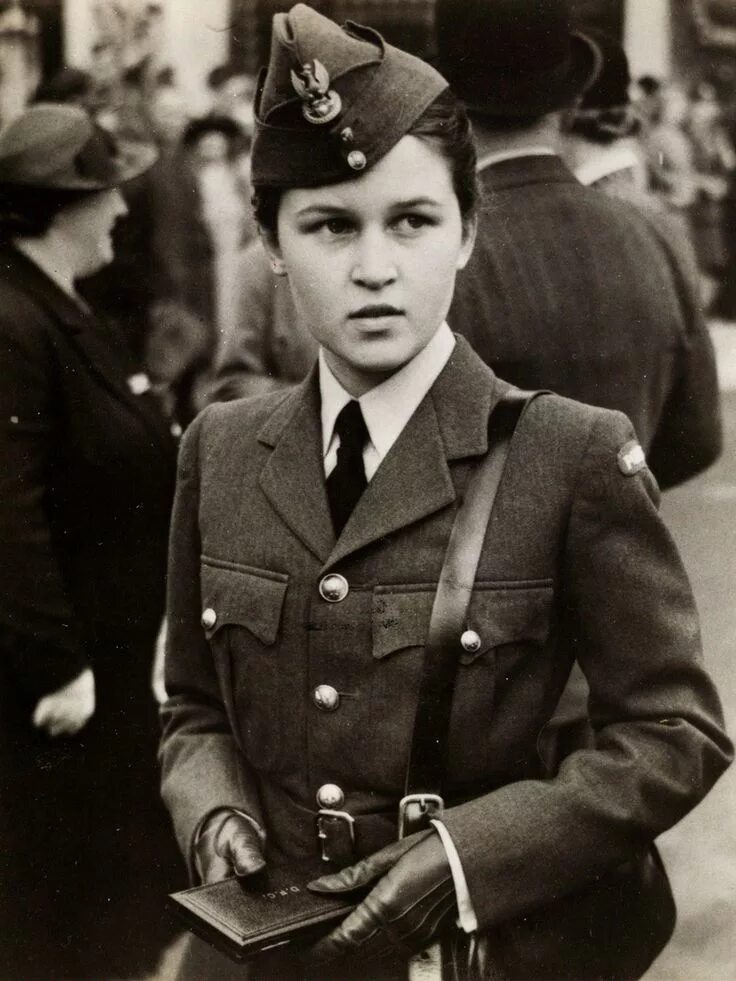 Девушки сс. Хельферин СС. Женщины второй мировой войны. Немецкие военные женщины. Немки в форме.