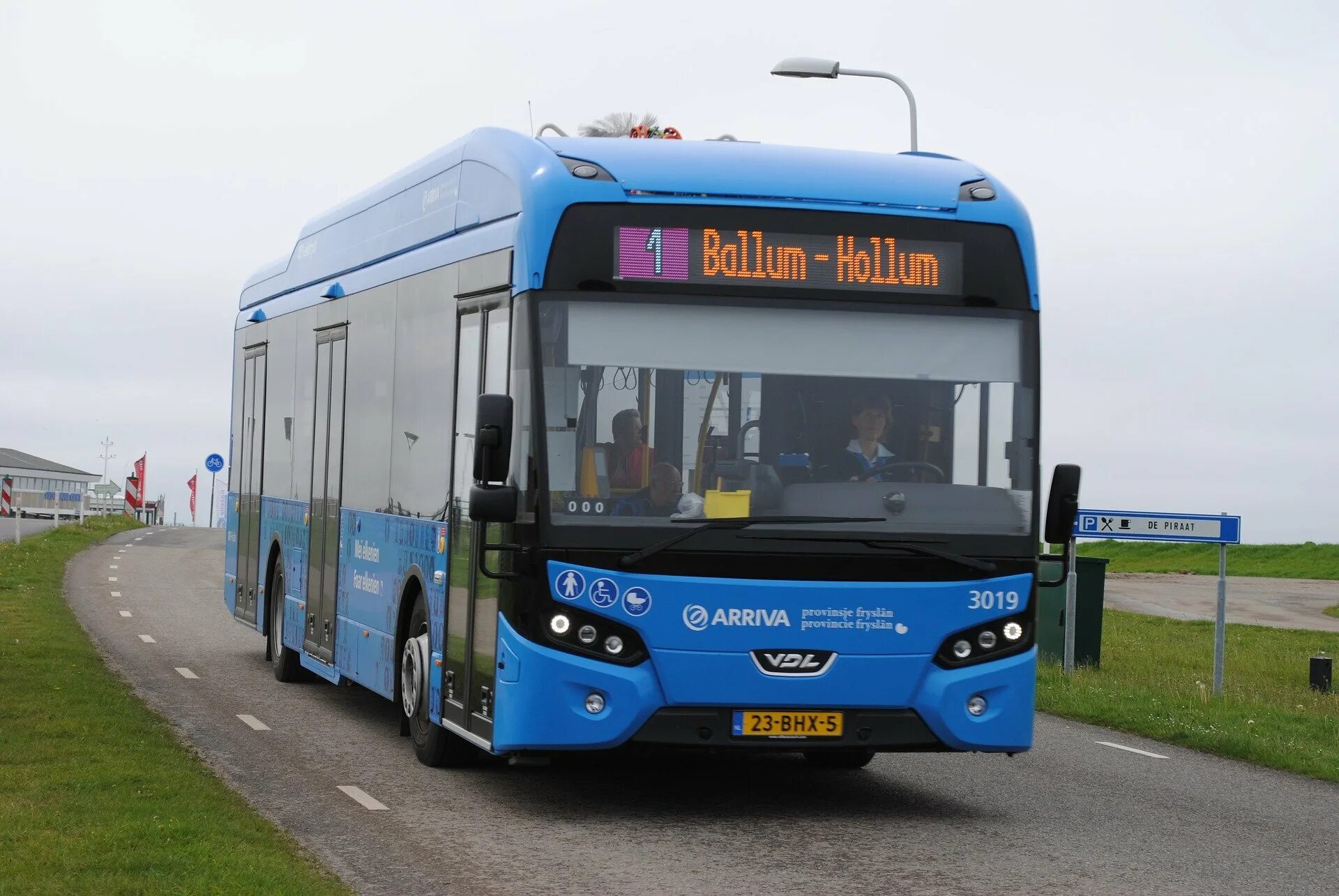 Разные автобусы. Синий автобус. Электробус. Busfor автобусы.