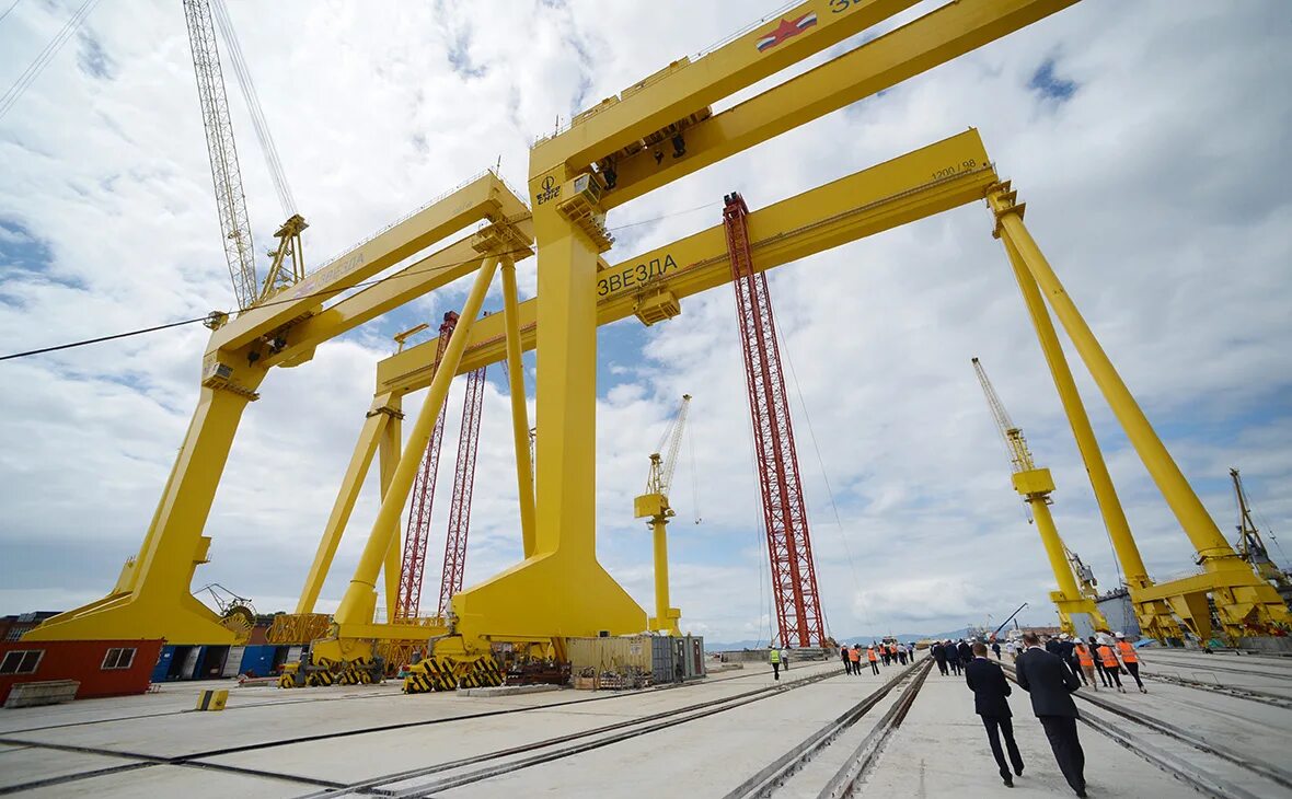 Сск звезда афрамакс. Верфь роснефть. Танкер класса «афрамакс» – «владимир мономах». Сск звезда приморский край. Судостроительный комплекс звезда сск звезда.