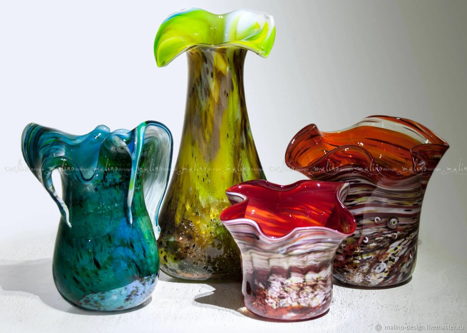 Цветное стекло, гутная техника Богемия. Декоративные вазы. Декоративное цветное стекло вазы. Ваза гутное стекло.