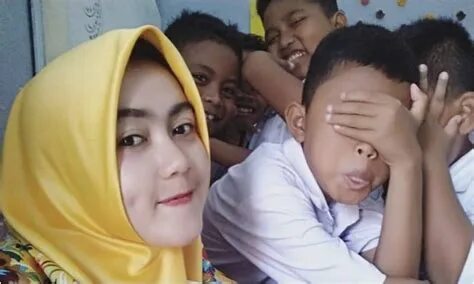 Viral sama guru