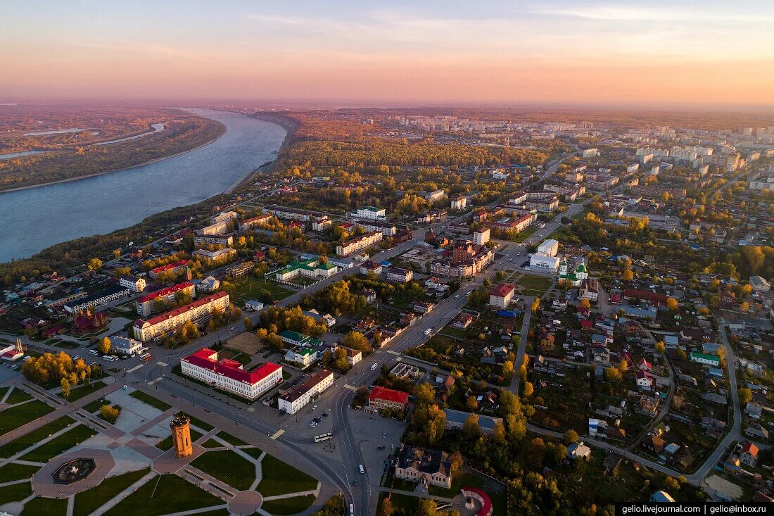 Чем известна тюменская область. Тобольск столица Сибири. Город Тобольск Тюменская область. Тобольск с высоты птичьего полета. Тобольский Кремль с высоты птичьего полета.