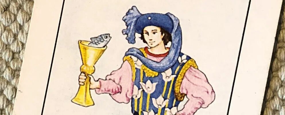 Паж общее значение. Таро висконти паж кубков. паж кубков таро. паж кубков манара. туз паж кубков.