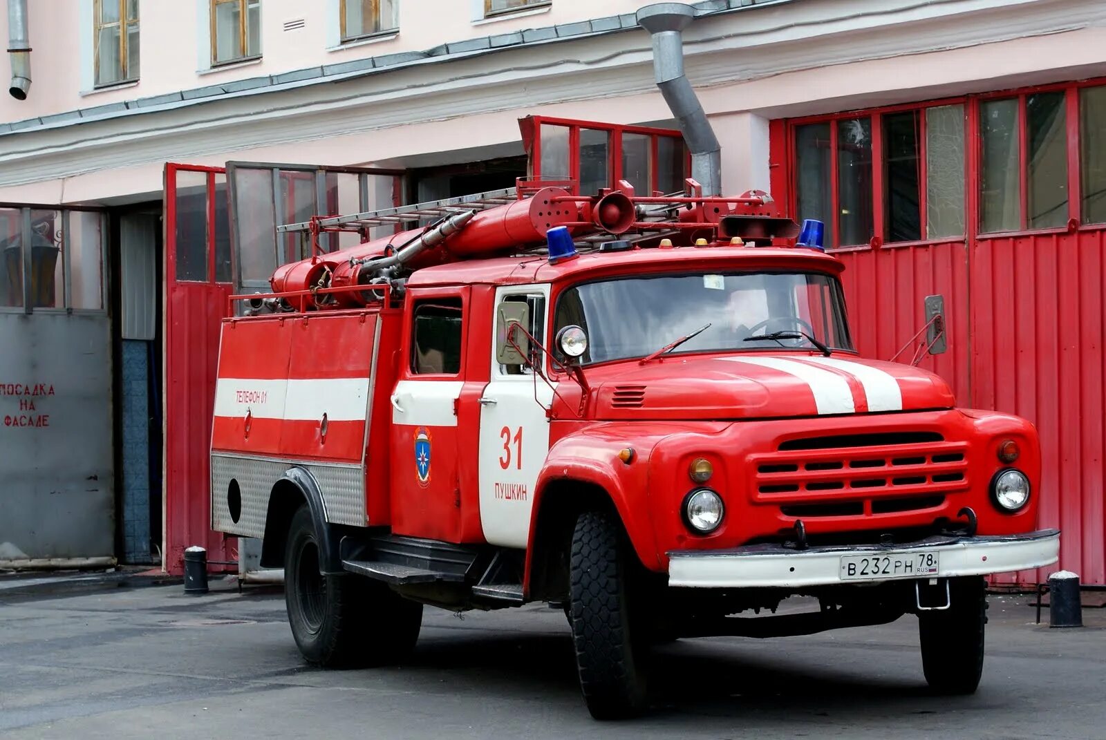 ЗИЛ 130 пожарный. ЗИЛ 130 Firetruck. ЗИЛ 130 МЧС. Пожарная машина ЗИЛ 130. Пч т