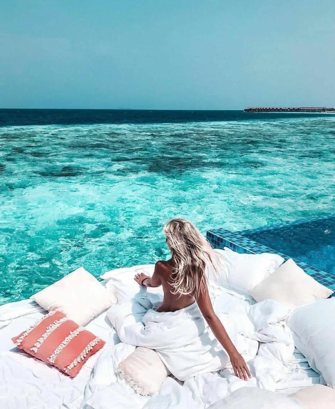Красивые девушки отдыхает. Фотосессия на Мальдивах. Девушка-море. Мальдивы блондинка.