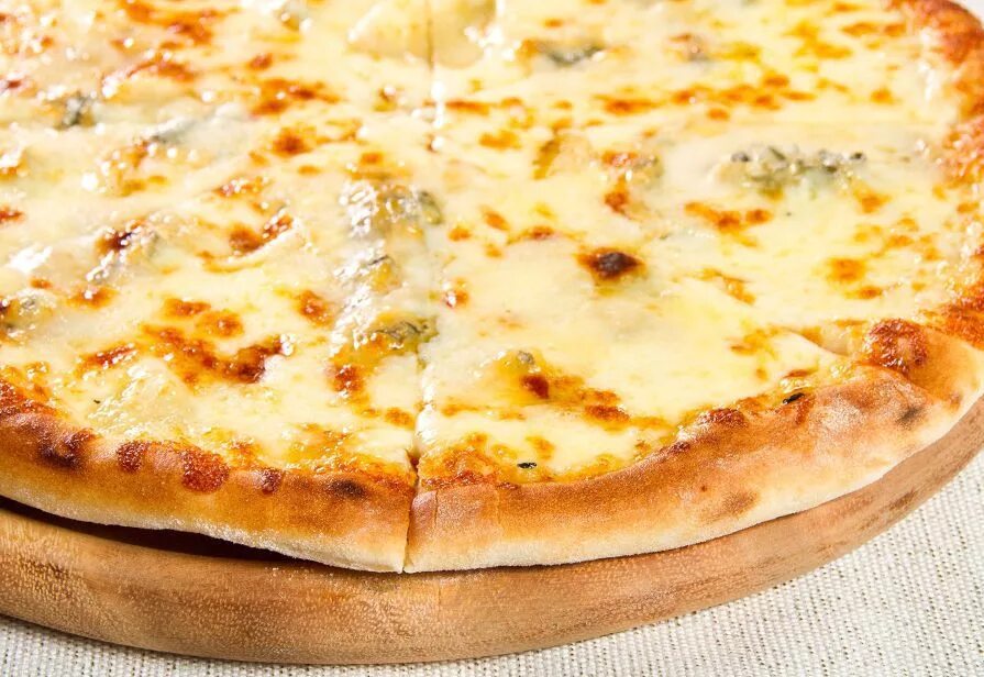 Пицца с сыром простой рецепт. Кватро Формаджи. Пицца кватро Формаджи. Пицца кватро Формаджи рецепт. Пицца 4 сыра.