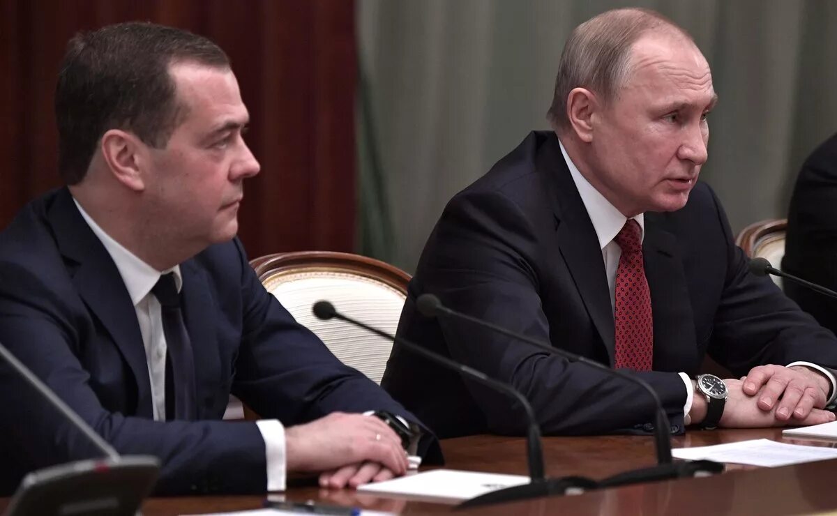 Министр подал в отставку. Медведев правительство. Отставка правительства. Отставка правительства 2020.