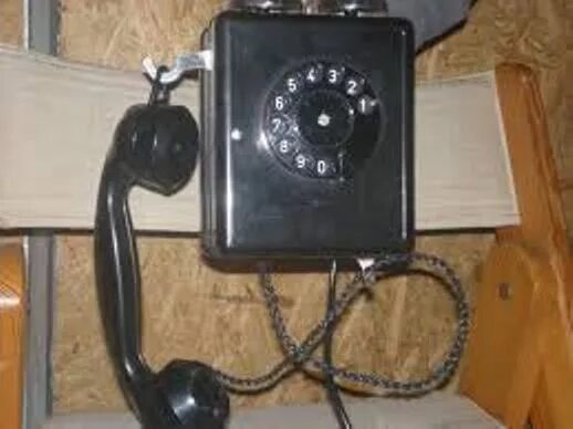 Телефон 50 годов. Проводной телефон СССР. Телефонный аппарат без диска. Дисковый телефон настенный.