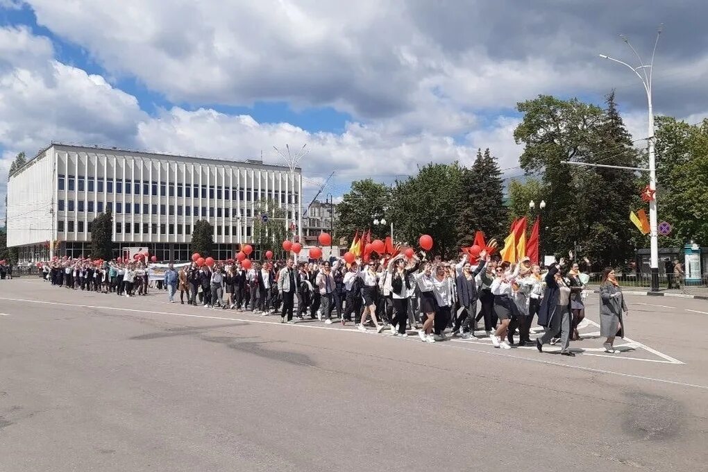 Мероприятие на площади ленина сегодня. Площадь Ленина Тамбов. Парад в Тамбове. 100 Летие Ленина парад. Парад посвященный 60 летию пионерии.