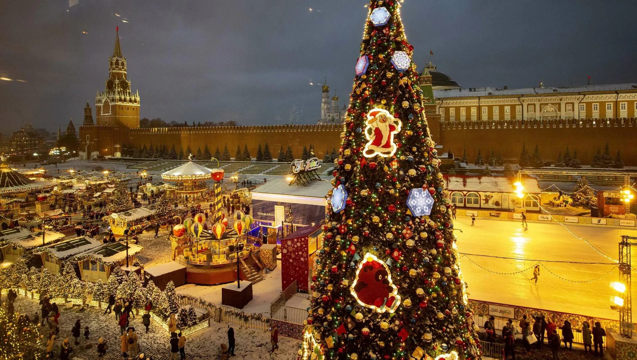 Рождественская елка в россии. Елка в Москве. Новогодняя елка на красной площади. Новогодняя елка. Новогодняя елка на площади.