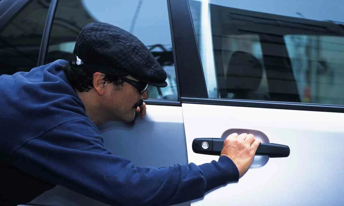 Угон машины. Кража автомобиля. Купил угнанную машину. Авто мошенничество. С приобретением автомобиля.