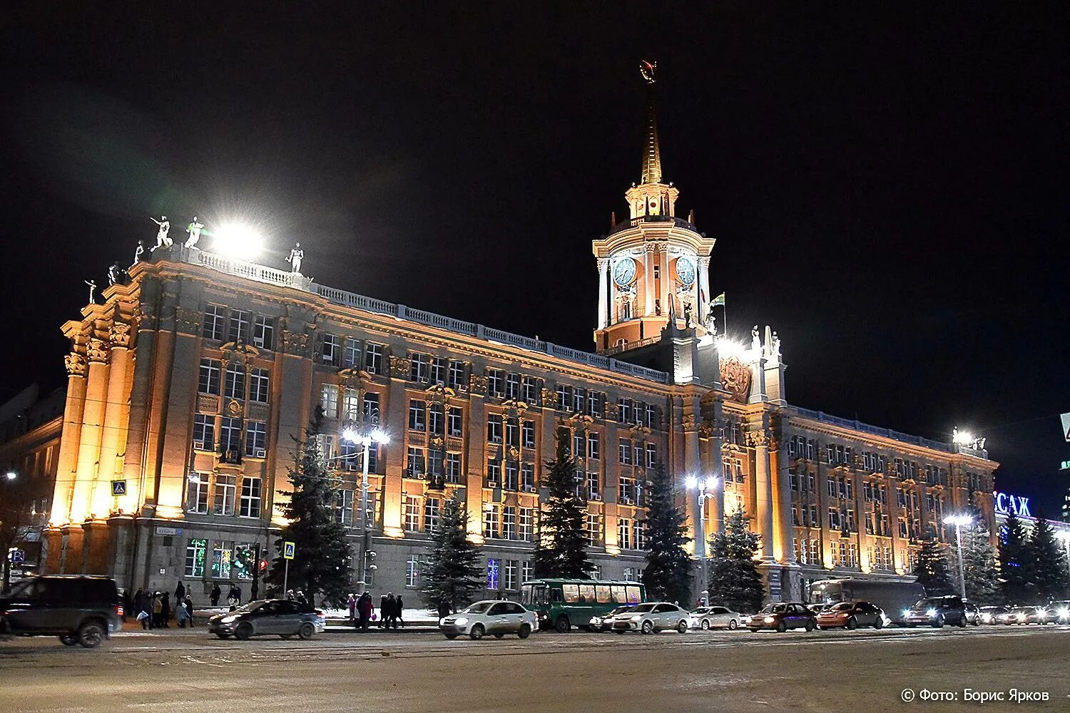 Здание городской Думы Екатеринбург. Мэрия Екатеринбурга. Администрация города Екатеринбурга. Здание горсовета Екатеринбург.